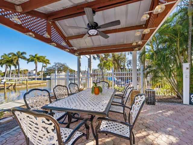 605 AVENIDA DE MAYO, Sarasota, FL 34242