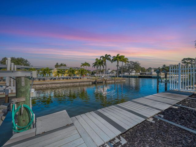 605 AVENIDA DE MAYO, Sarasota, FL 34242