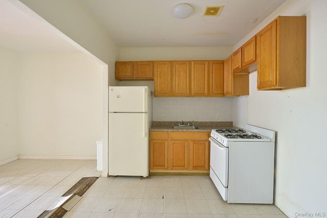 350 Montauk Avenue, Brooklyn, NY 11208