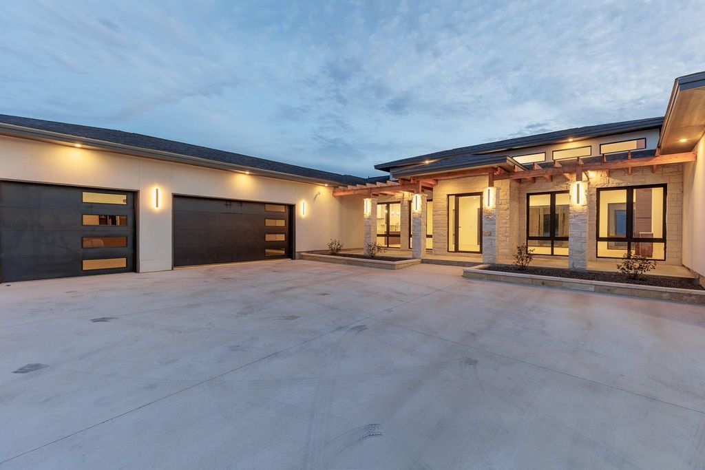 6425 Ranch Road 962 W, Round Mountain, TX 78663