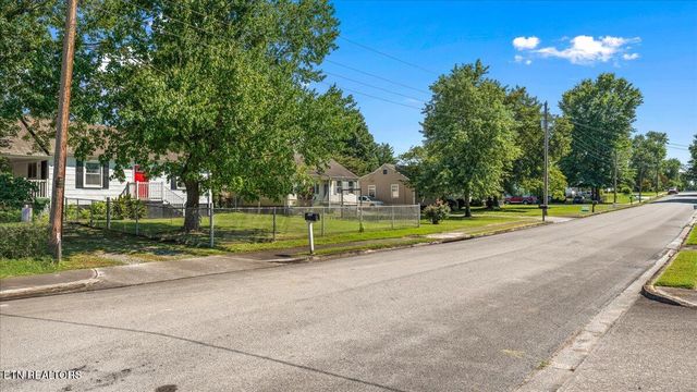 1714 Madison Ave, Maryville, TN 37804