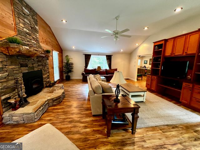 1319 Henry Evans Road, Ellijay, GA 30536