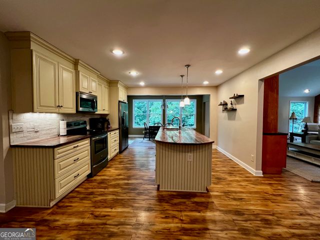 1319 Henry Evans Road, Ellijay, GA 30536