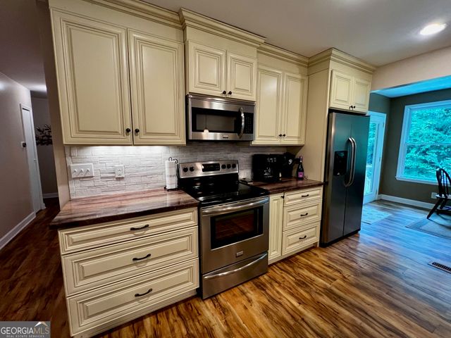 1319 Henry Evans Road, Ellijay, GA 30536