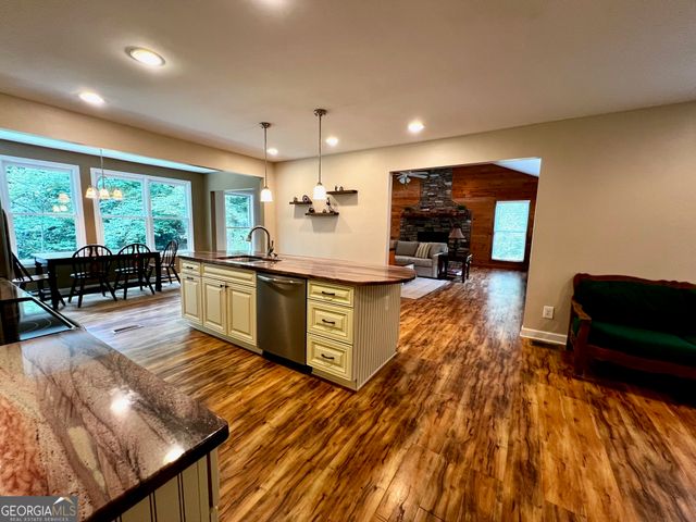 1319 Henry Evans Road, Ellijay, GA 30536