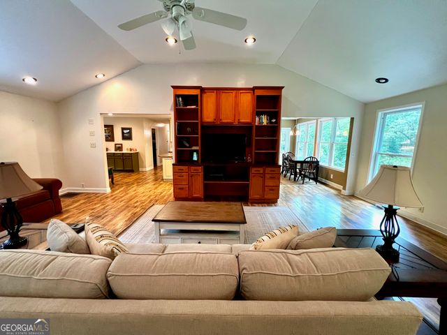 1319 Henry Evans Road, Ellijay, GA 30536