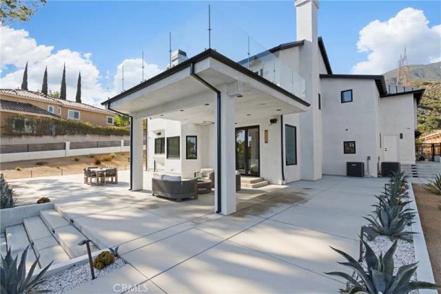 9077 Reales Street, Alta Loma, CA 91737