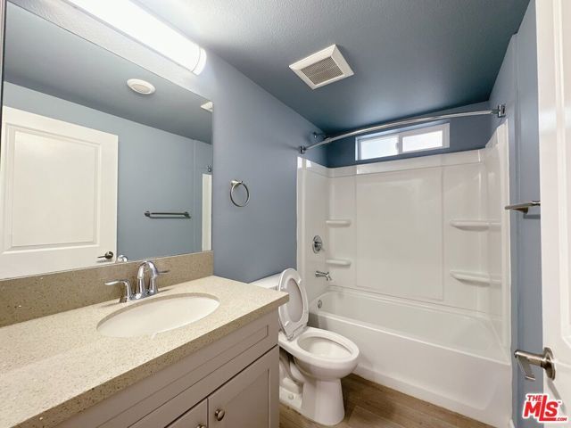 1107 S Hobart Boulevard, Los Angeles, CA 90006