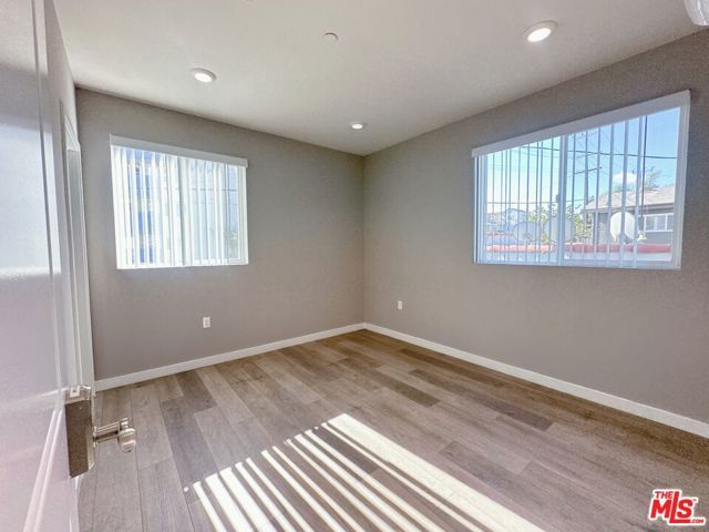 1107 S Hobart Boulevard, Los Angeles, CA 90006