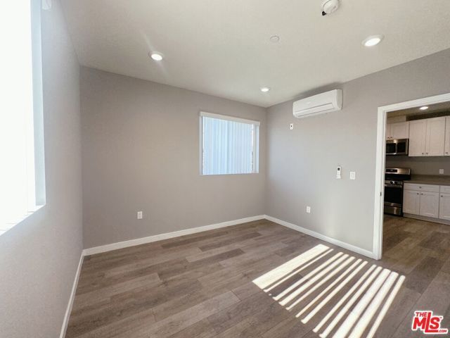 1107 S Hobart Boulevard, Los Angeles, CA 90006