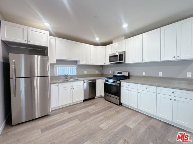 1107 S Hobart Boulevard, Los Angeles, CA 90006