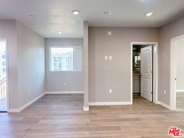1107 S Hobart Boulevard, Los Angeles, CA 90006