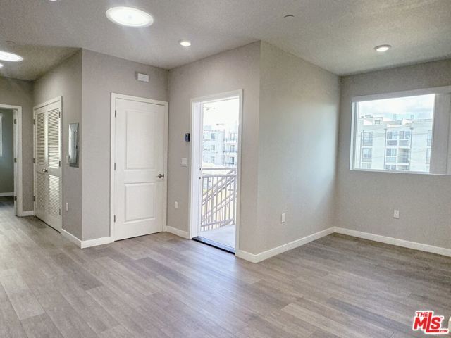 1107 S Hobart Boulevard, Los Angeles, CA 90006