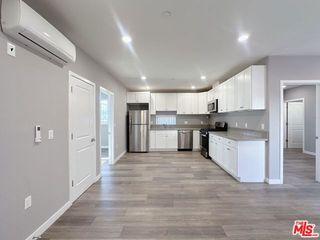 1107 S Hobart Boulevard, Los Angeles, CA 90006