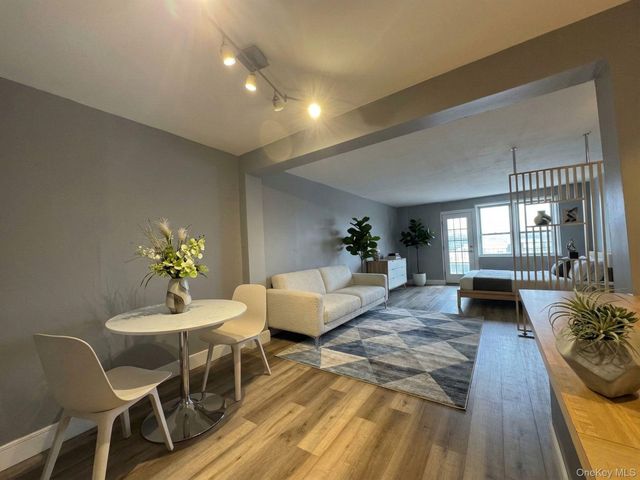 68-20 Selfridge Street 3L, Forest Hills, NY 11375