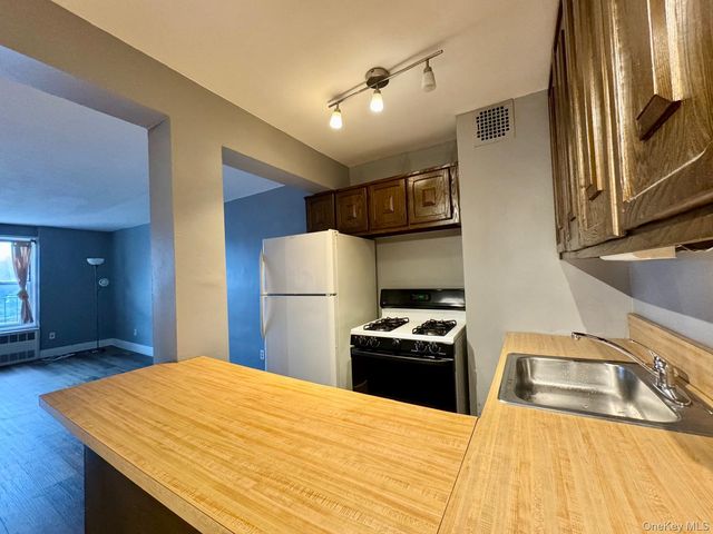 68-20 Selfridge Street 3L, Forest Hills, NY 11375