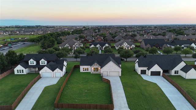 1004 Devonshire Drive N, Forney, TX 75126