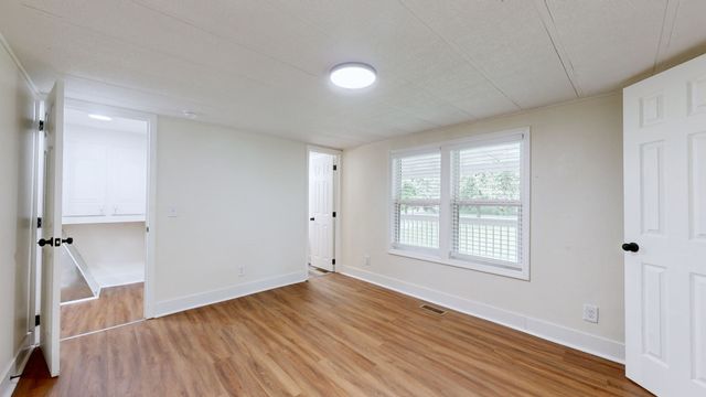 9464 Sugar Tree Dr, Bon Aqua, TN 37025
