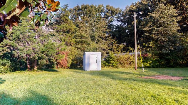 9464 Sugar Tree Dr, Bon Aqua, TN 37025