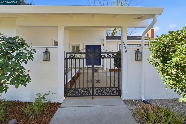 609 Teak Ct, Walnut Creek, CA 94598