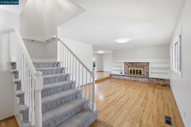 609 Teak Ct, Walnut Creek, CA 94598