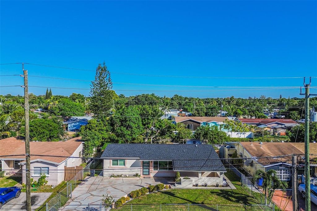 6431 SW 19th St, North Lauderdale, FL 33068