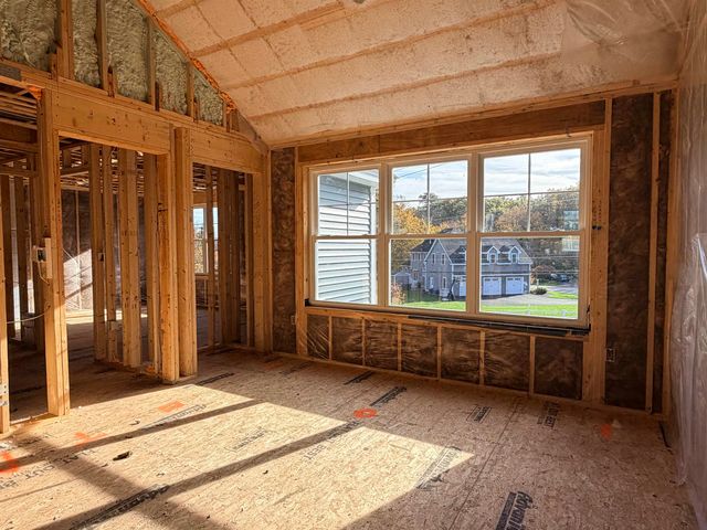 32 Farmington Road, Nashua, NH 03060