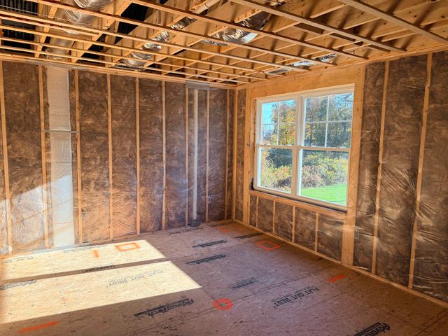 32 Farmington Road, Nashua, NH 03060