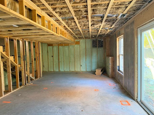 32 Farmington Road, Nashua, NH 03060
