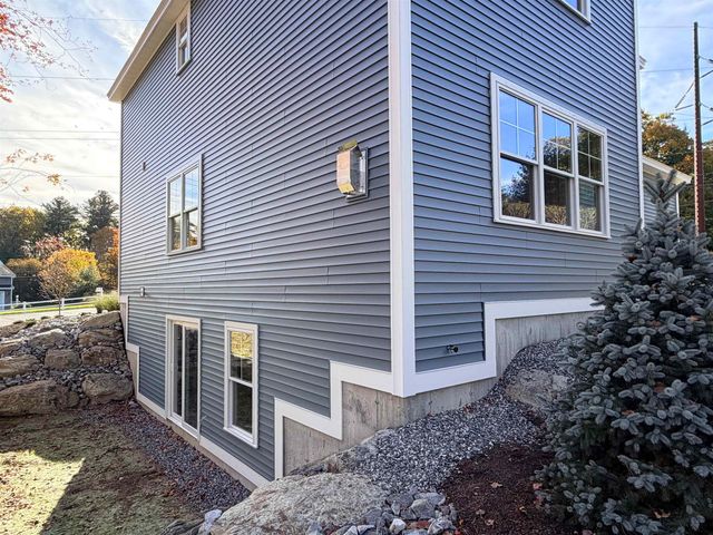 32 Farmington Road, Nashua, NH 03060