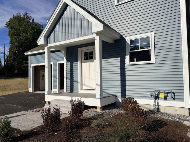 32 Farmington Road, Nashua, NH 03060