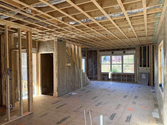 32 Farmington Road, Nashua, NH 03060