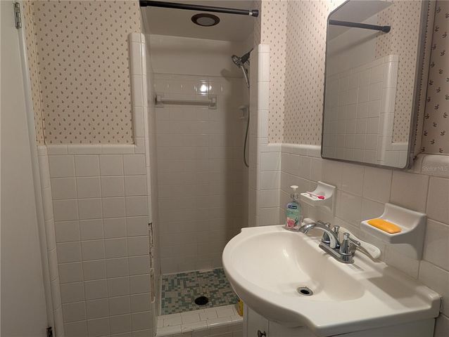 1095 SEMINOLE AVENUE, Altamonte Springs, FL 32701