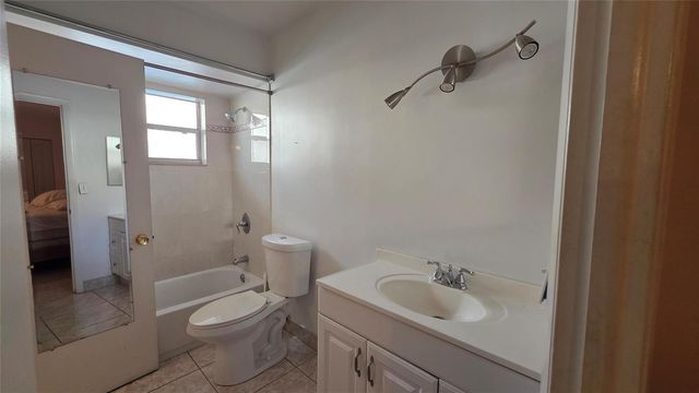 5111 W Oakland Park Boulevard 104, Lauderdale Lakes, FL 33313