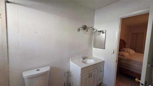 5111 W Oakland Park Boulevard 104, Lauderdale Lakes, FL 33313