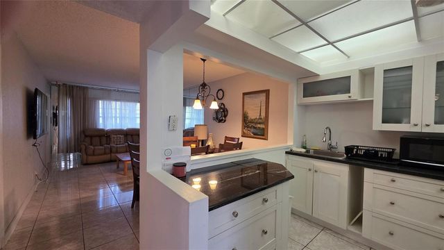 5111 W Oakland Park Boulevard 104, Lauderdale Lakes, FL 33313