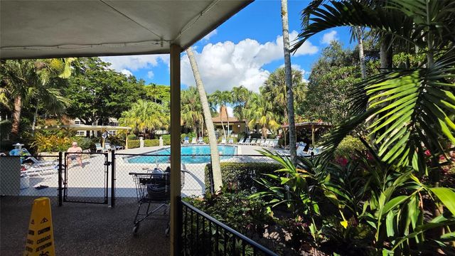 5111 W Oakland Park Boulevard 104, Lauderdale Lakes, FL 33313