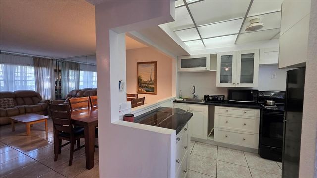 5111 W Oakland Park Boulevard 104, Lauderdale Lakes, FL 33313