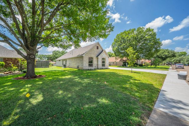 938 Fairway Drive, Duncanville, TX 75137