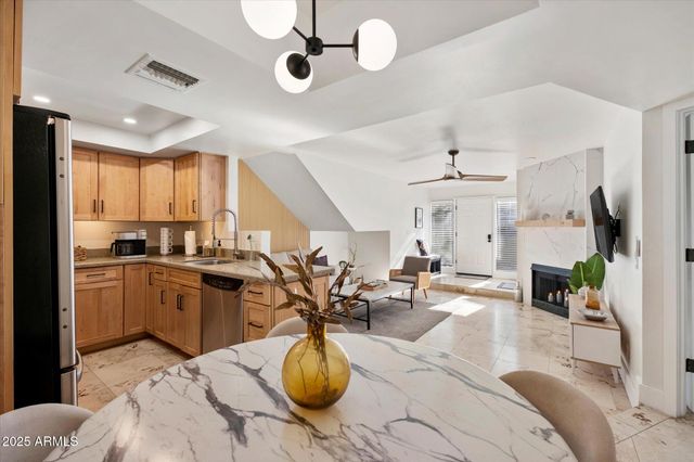 1820 E MORTEN Avenue 117, Phoenix, AZ 85020