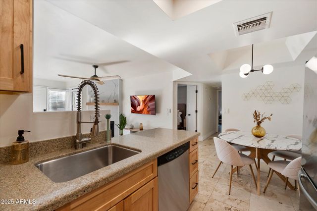 1820 E MORTEN Avenue 117, Phoenix, AZ 85020