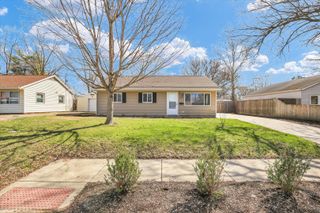 1902 Garden Hills Drive, Champaign, IL 61821