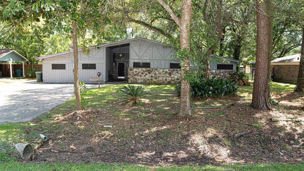 7735 Coburn Drive, Beaumont, TX 77707