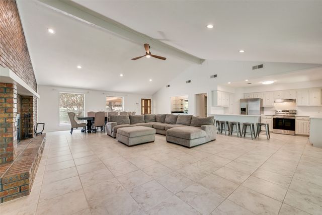 110 LA Jolla Street, Mabank, TX 75156