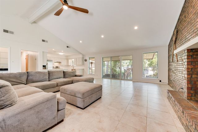 110 LA Jolla Street, Mabank, TX 75156