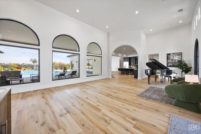 18160 Tiata Avenue, Bakersfield, CA 93314