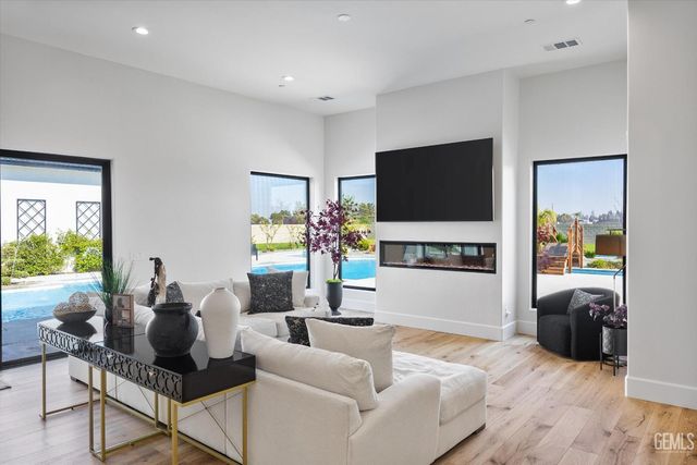 18160 Tiata Avenue, Bakersfield, CA 93314