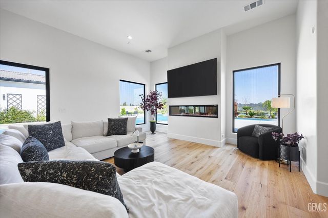 18160 Tiata Avenue, Bakersfield, CA 93314