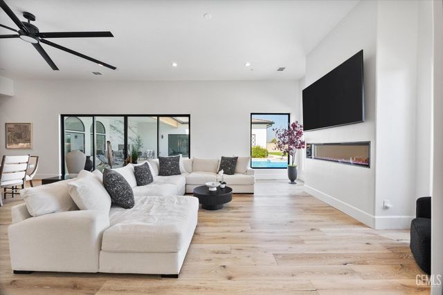 18160 Tiata Avenue, Bakersfield, CA 93314