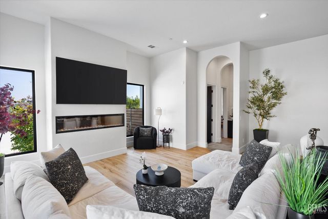 18160 Tiata Avenue, Bakersfield, CA 93314